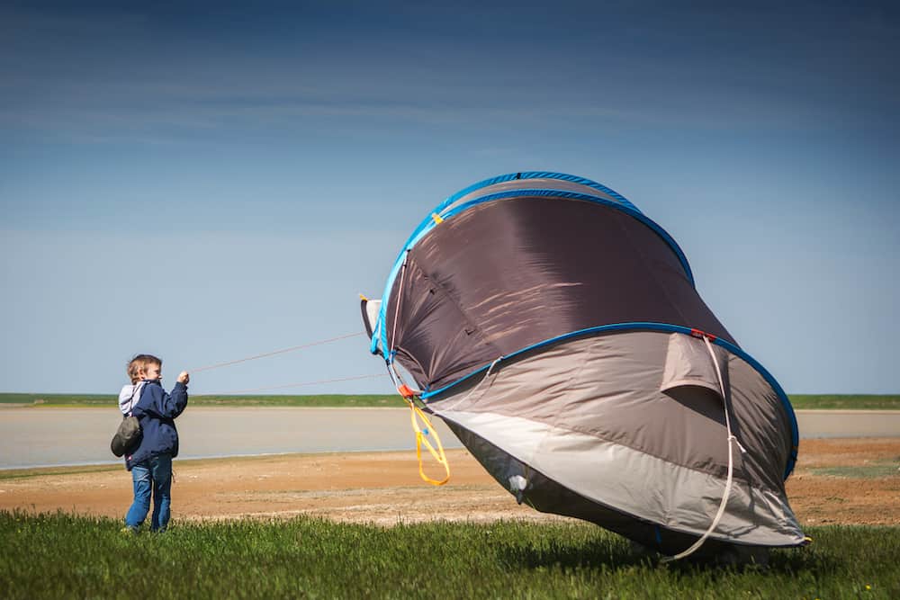 A very strong wind. Летающий шатер. Палатка на ветру. Шатры против ветра. Sunny Tent.
